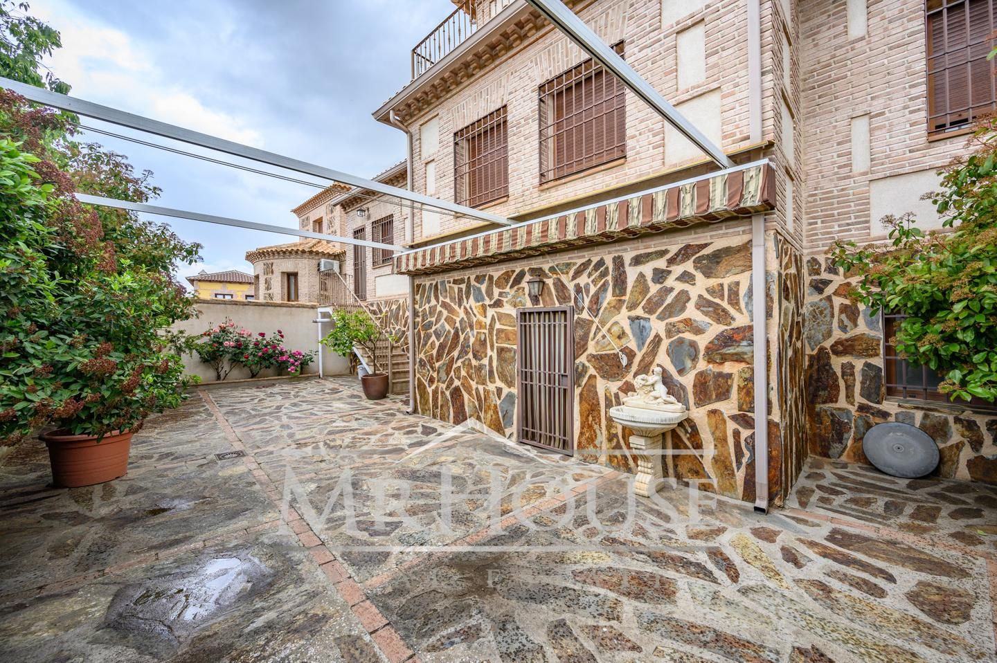 Exterior view of Single-family semi-detached for sale in Guadamur  with Heating, Private garden and Terrace