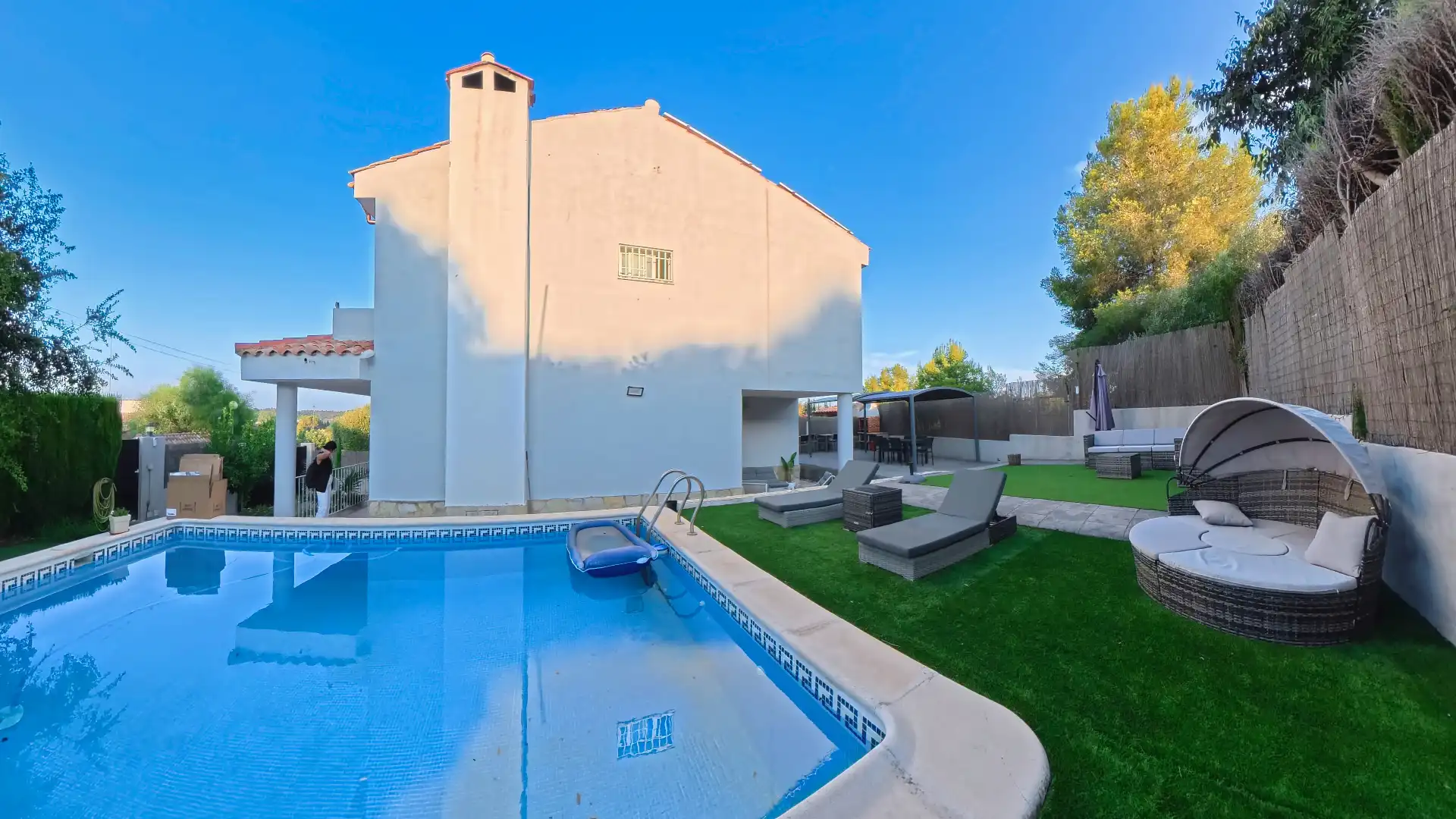 Piscina de Casa adosada en venda en Montserrat amb Calefacció, Jardí privat i Terrassa