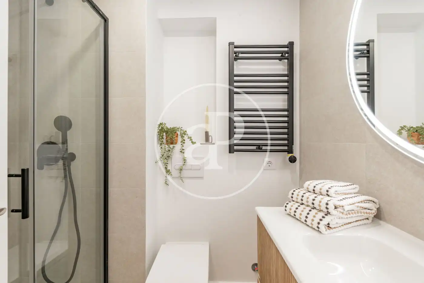 Bathroom of Flat for sale in Madrid  with Air Conditioner, Heating and Terrace