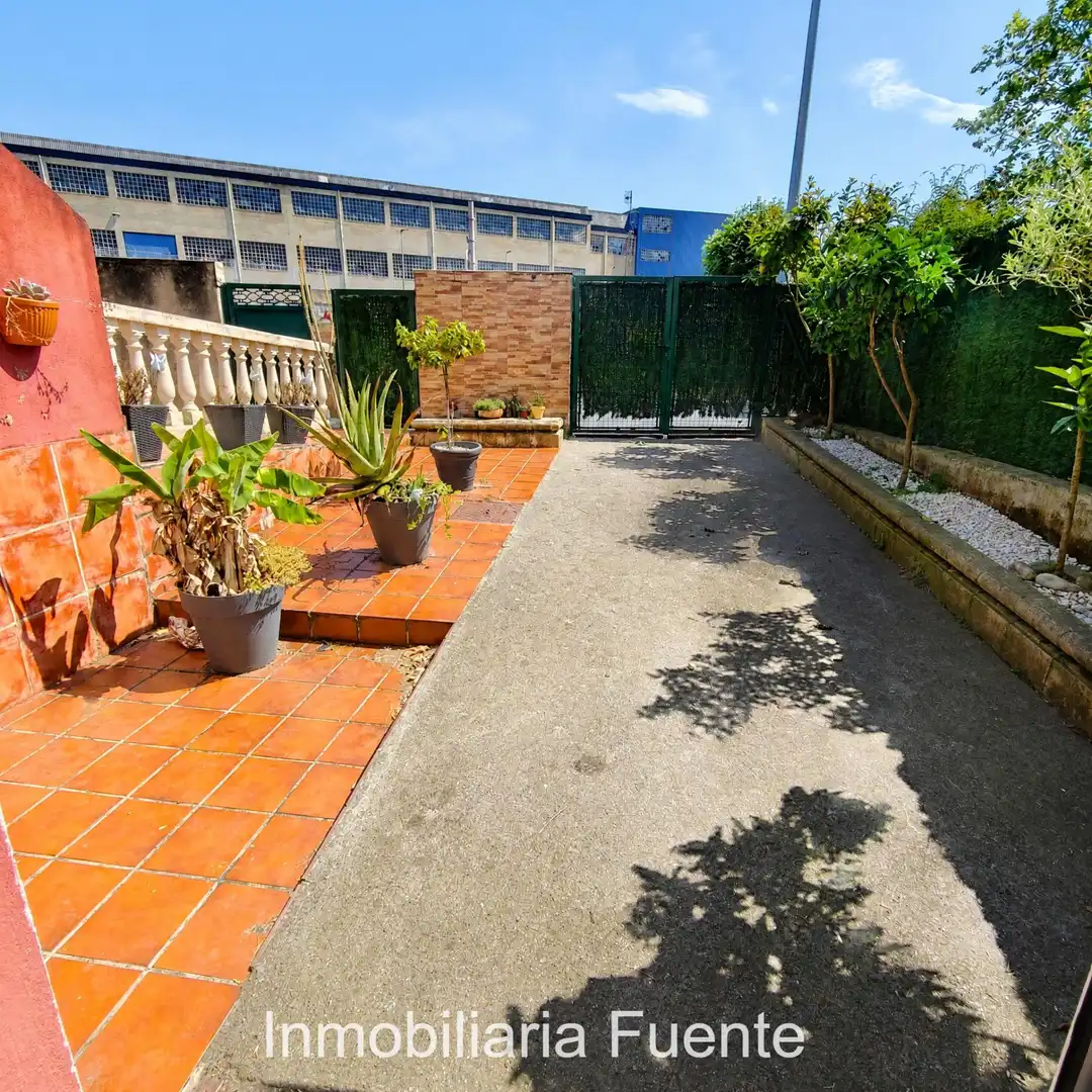 Terrasse von Einfamilien-Reihenhaus zum Verkauf in Muskiz mit Heizung, Privatgarten und Terrasse