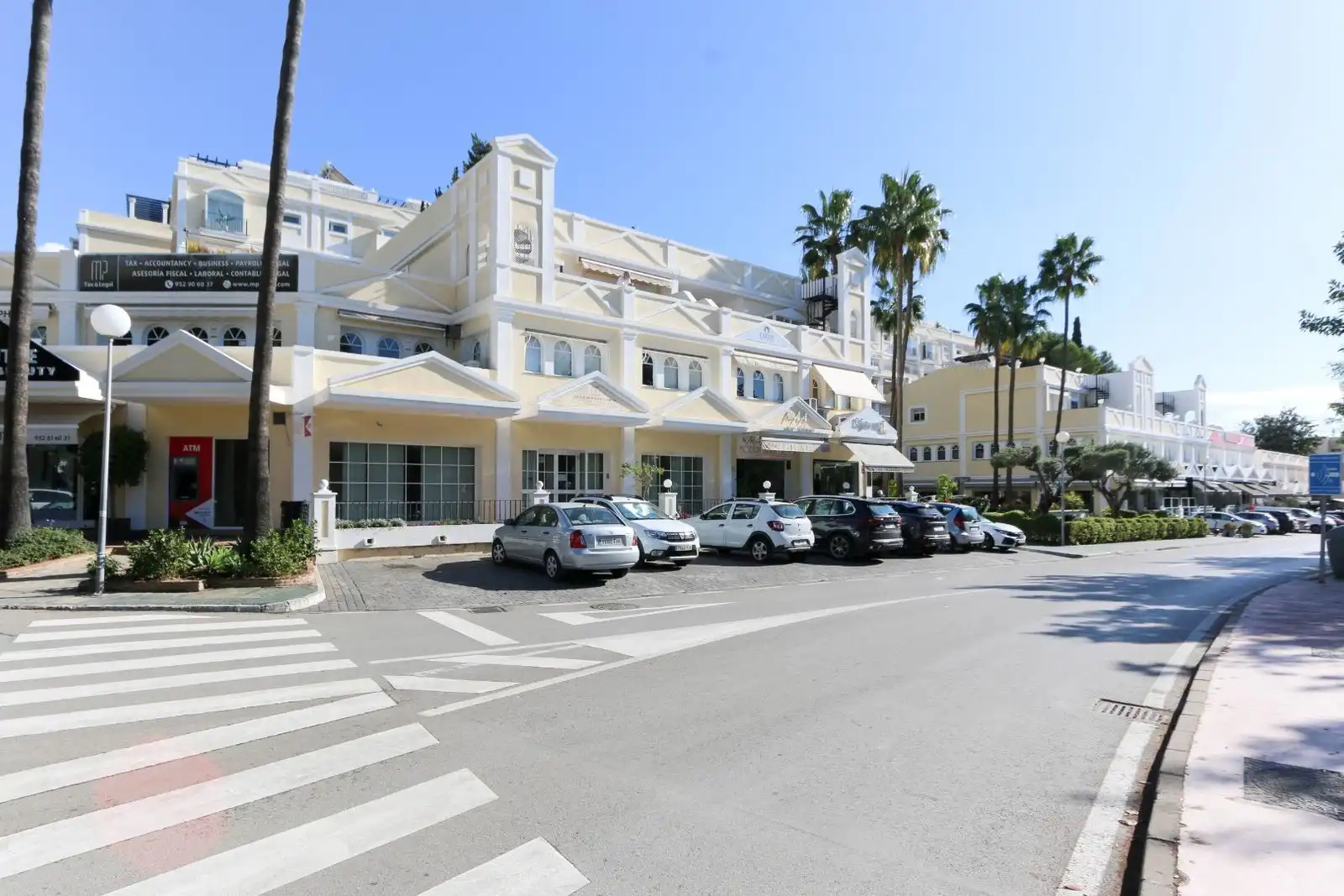 Außenansicht von Büro zum Verkauf in Marbella mit Klimaanlage