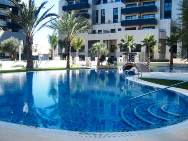 Swimming pool of Flat for sale in  Valencia Capital  with Air Conditioner, Heating and Storage room