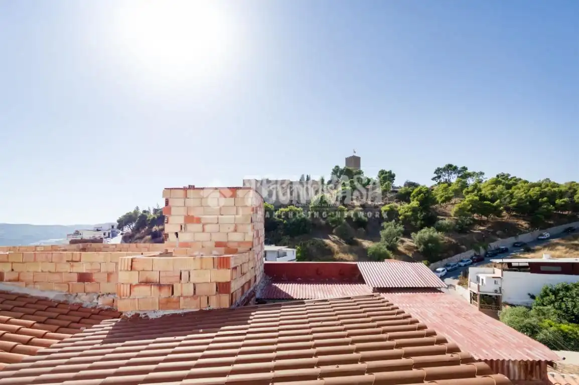 Vista exterior de Casa adosada en venda en Vélez-Málaga amb Aire condicionat i Terrassa
