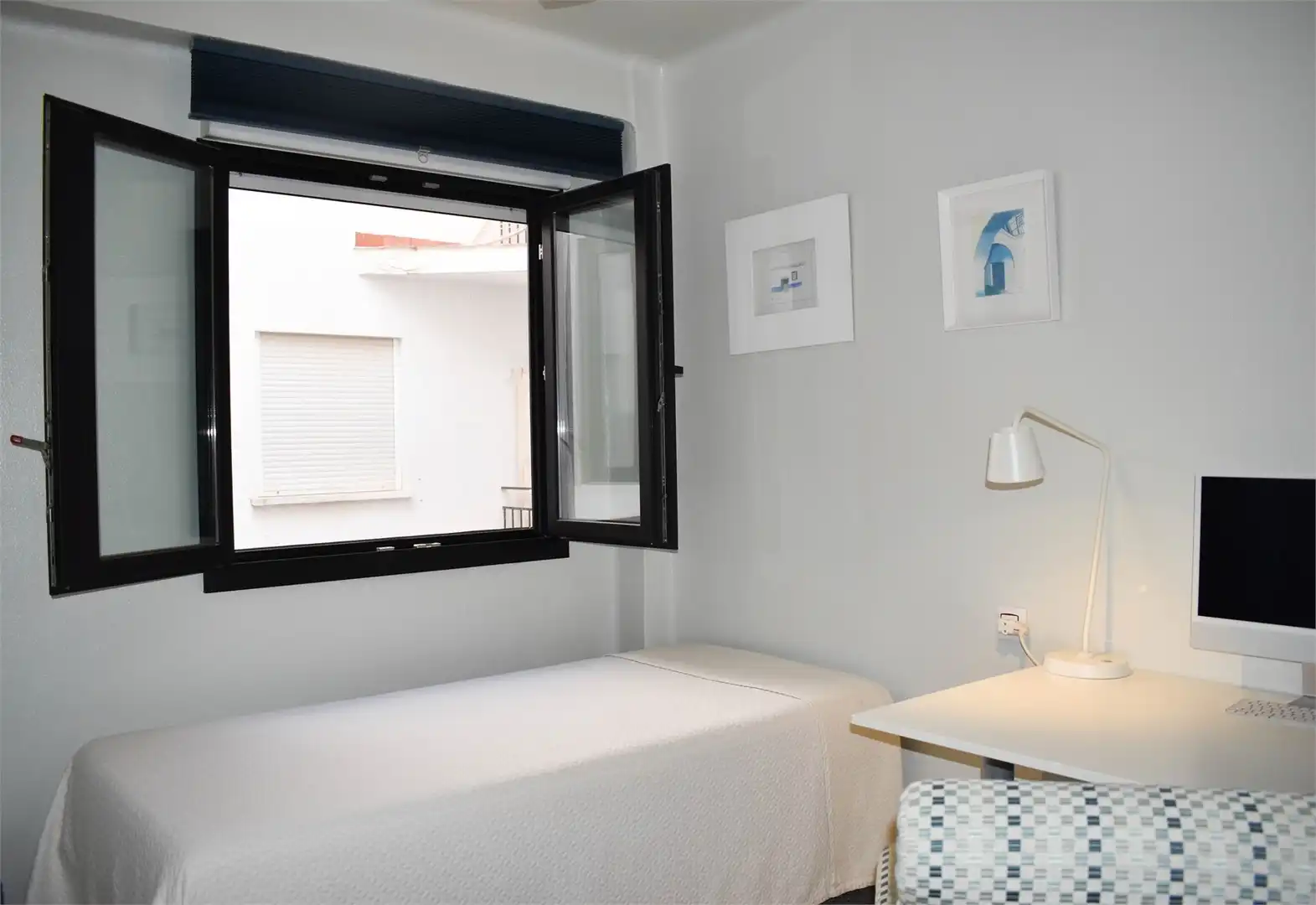 Bedroom of Flat for sale in Vélez-Málaga  with Terrace and Furnished