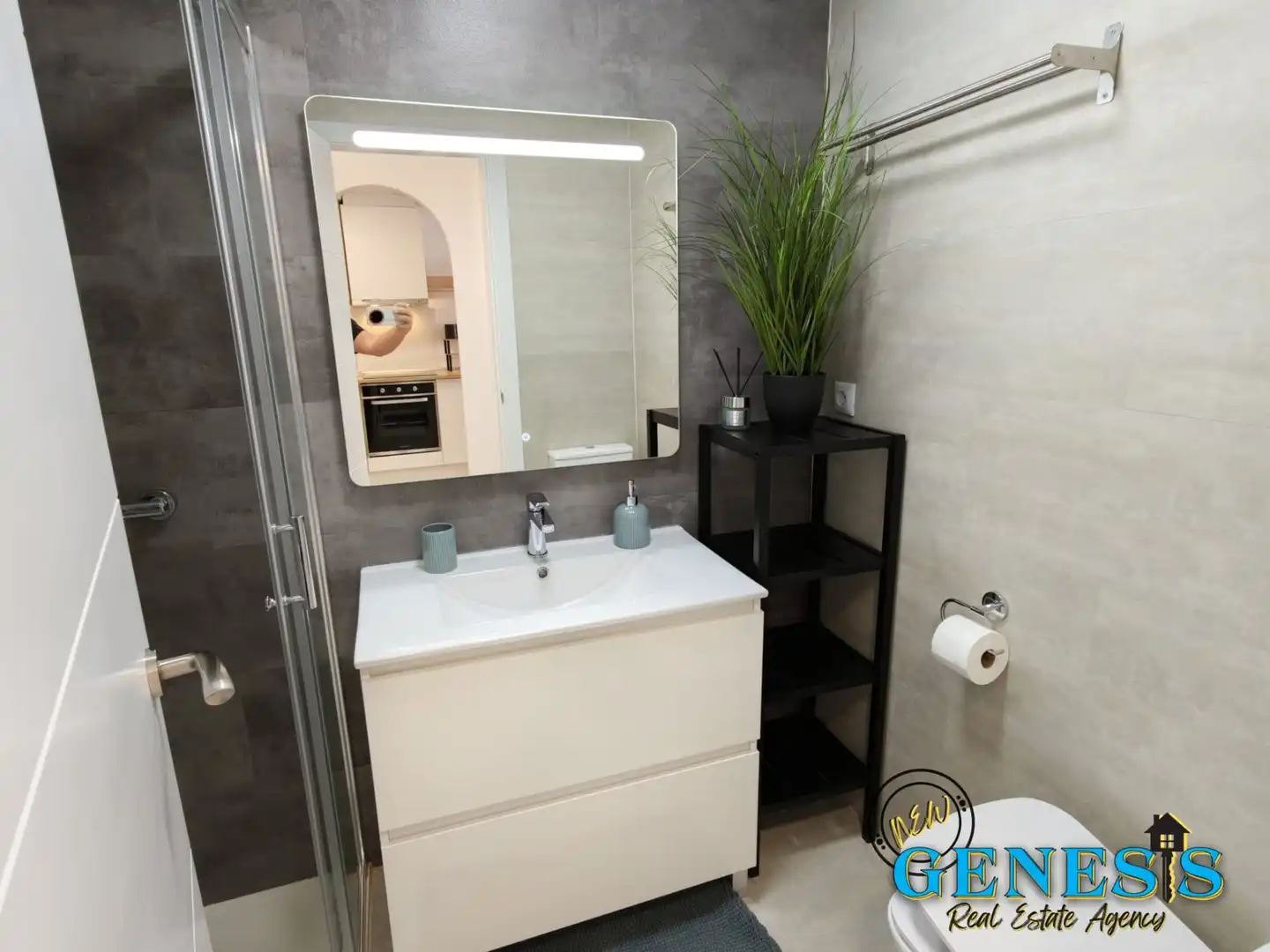 Bany de Apartament en venda en Torrevieja amb Aire condicionat, Moblat i Rentadora