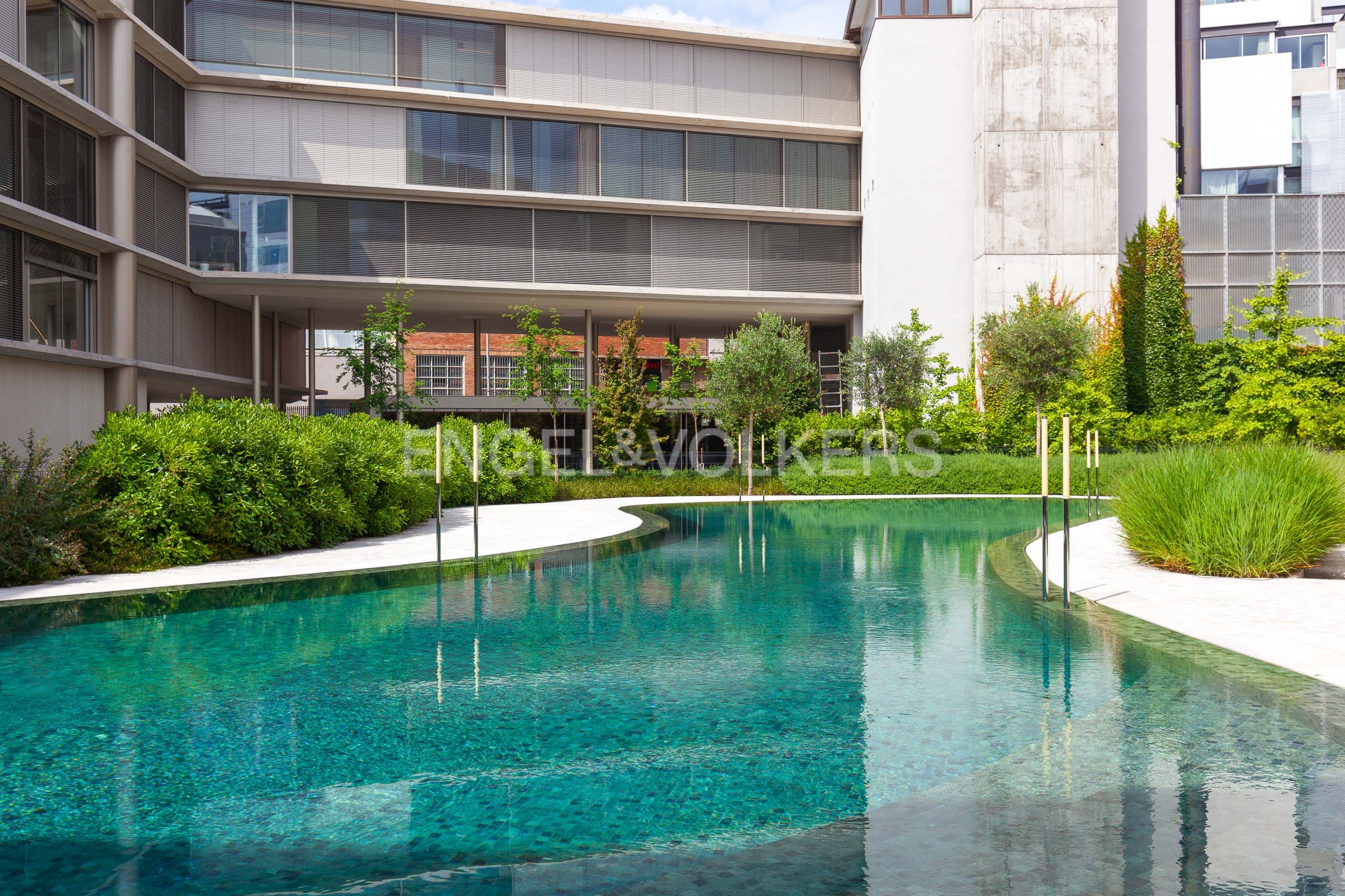 Swimming pool of Apartment for sale in  Madrid Capital  with Air Conditioner, Heating and Swimming Pool