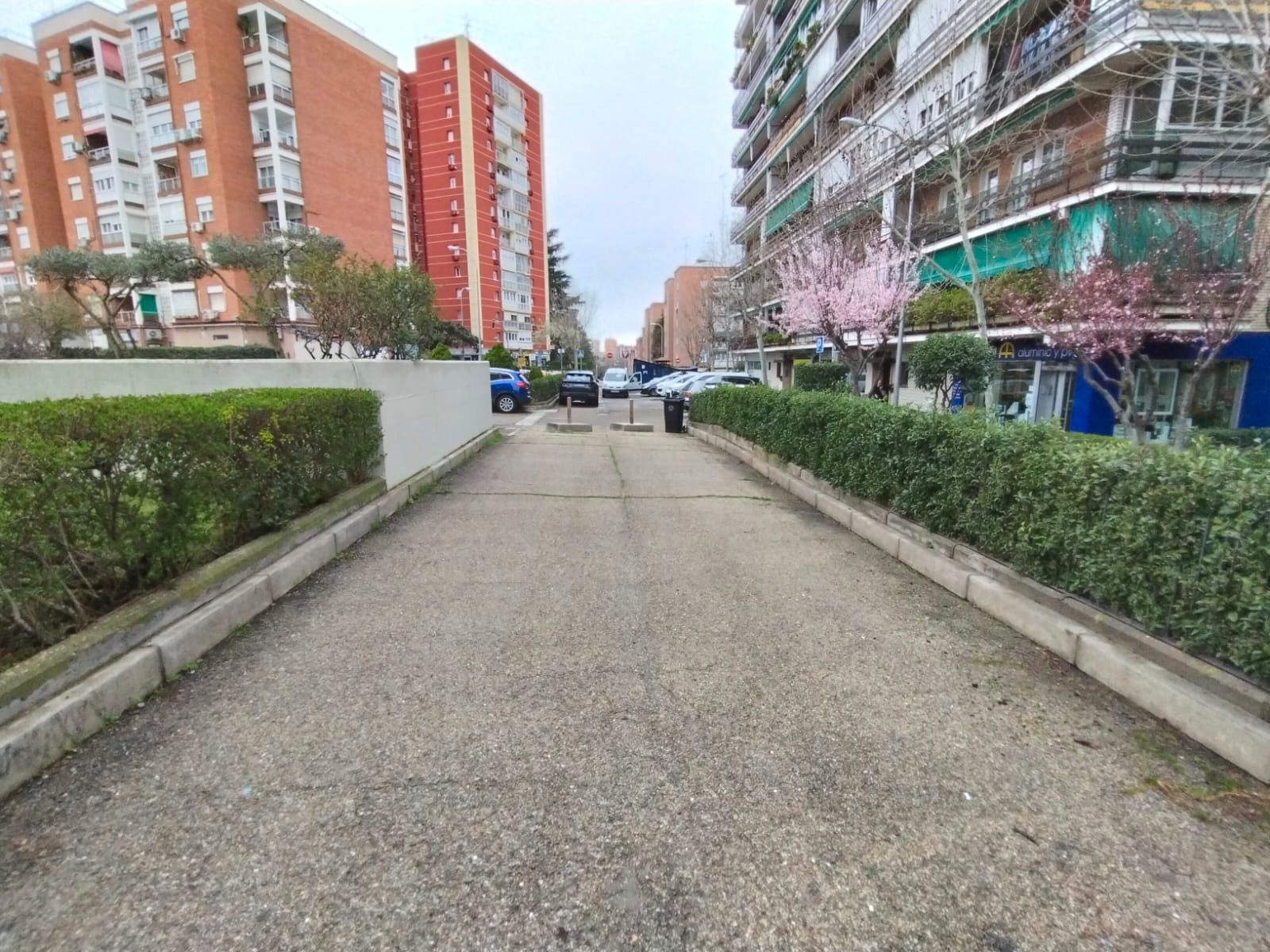 Garaje de alquiler en Calle de Camarena, Aluche, Latina,  Madrid Capital