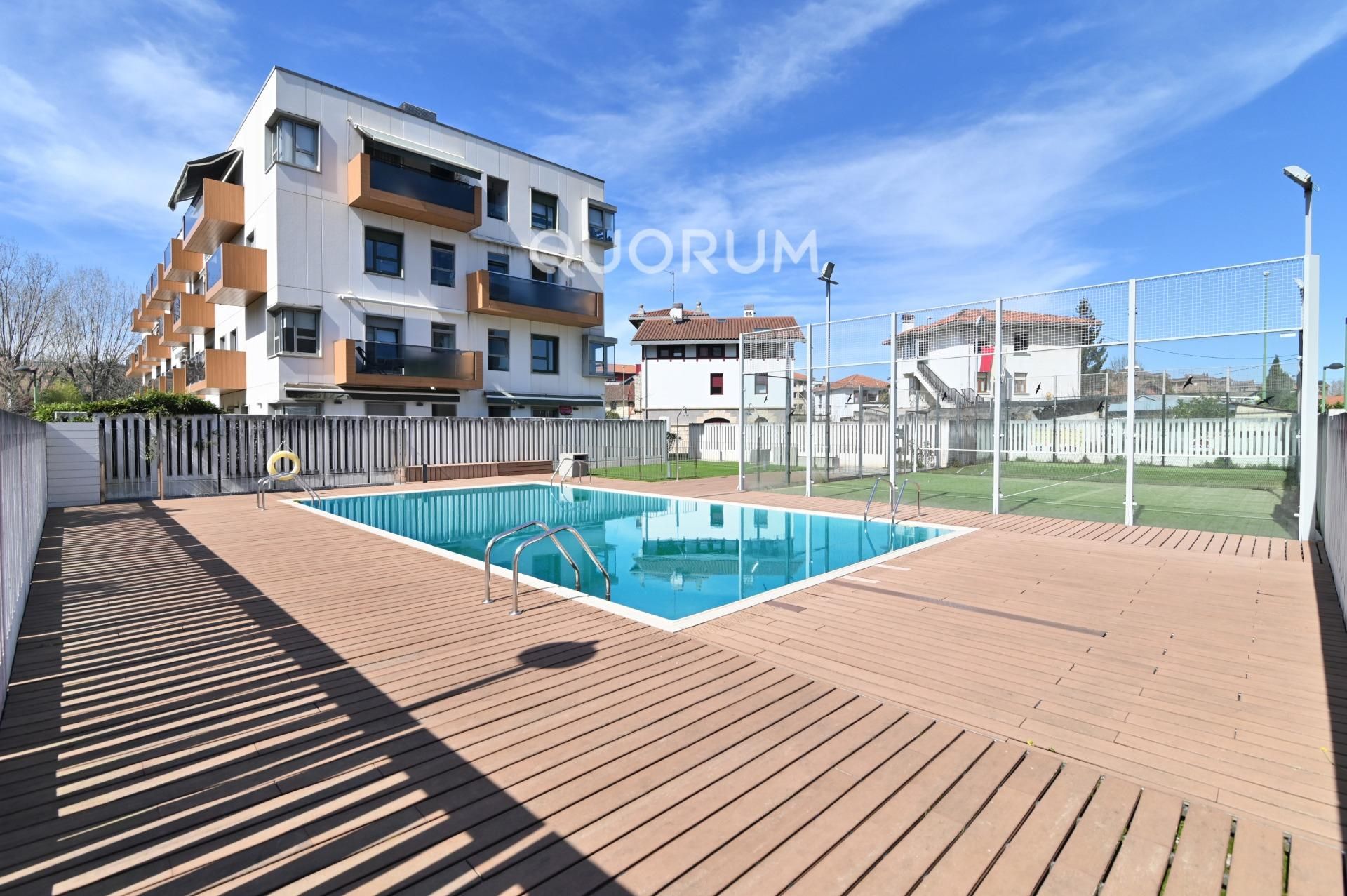 Schwimmbecken von Wohnung zum Verkauf in Getxo  mit Abstellraum und Gemeinschaftspool