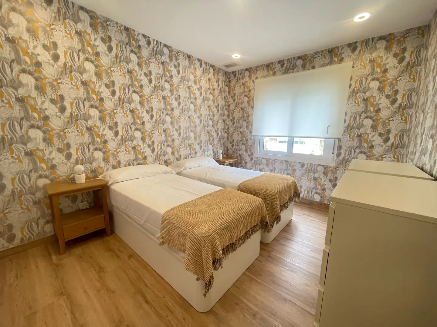 Dormitori de Apartament de lloguer en Marbella amb Aire condicionat, Terrassa i Moblat