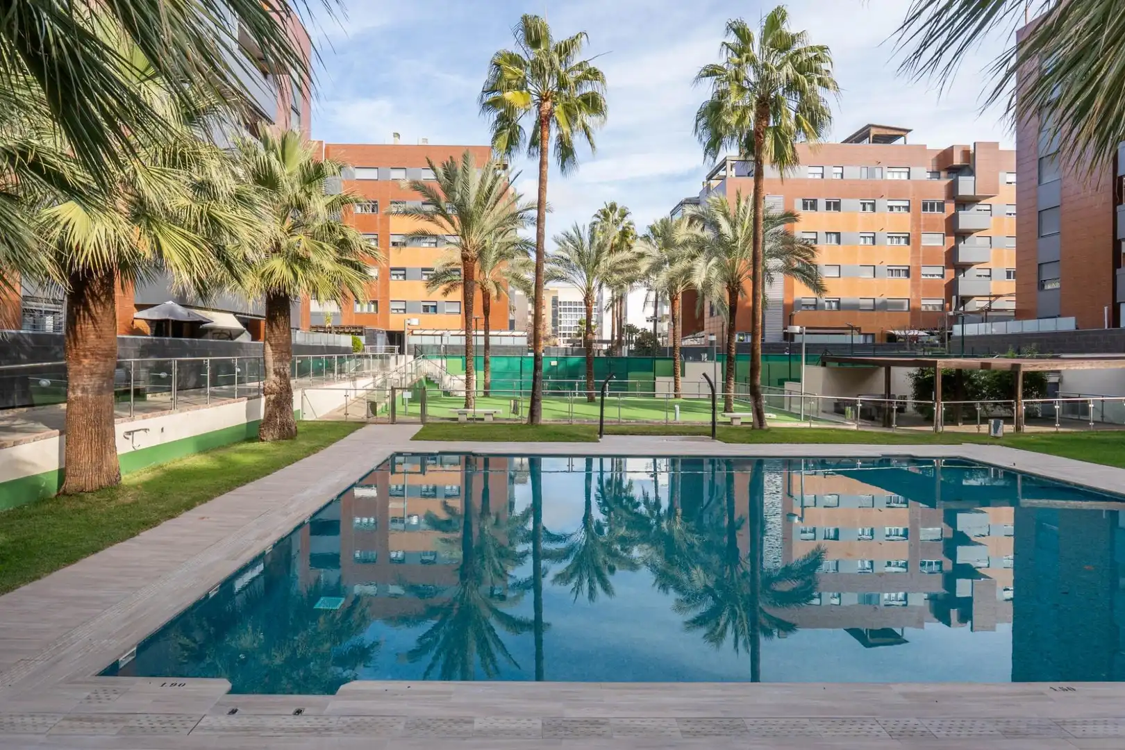 Schwimmbecken von Wohnung zum Verkauf in Granada mit Heizung, Privatgarten und Balkon
