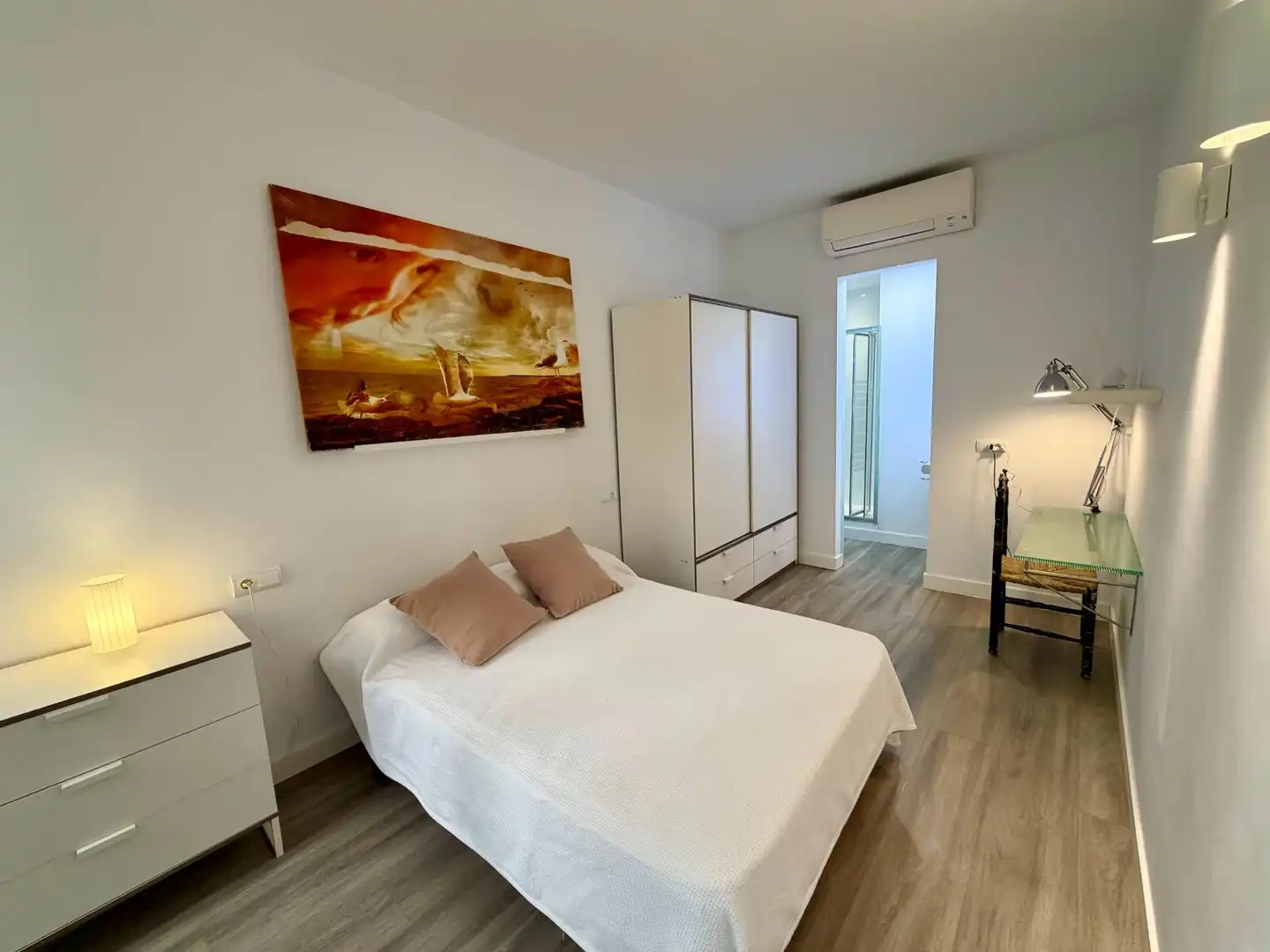 Bedroom of Flat for rent in  Palma de Mallorca  with Air Conditioner, Heating and Parquet flooring