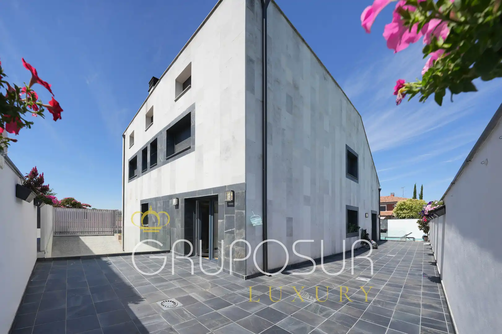 Vista exterior de Casa o xalet en venda en Valladolid amb Aire condicionat, Calefacció i Jardí privat