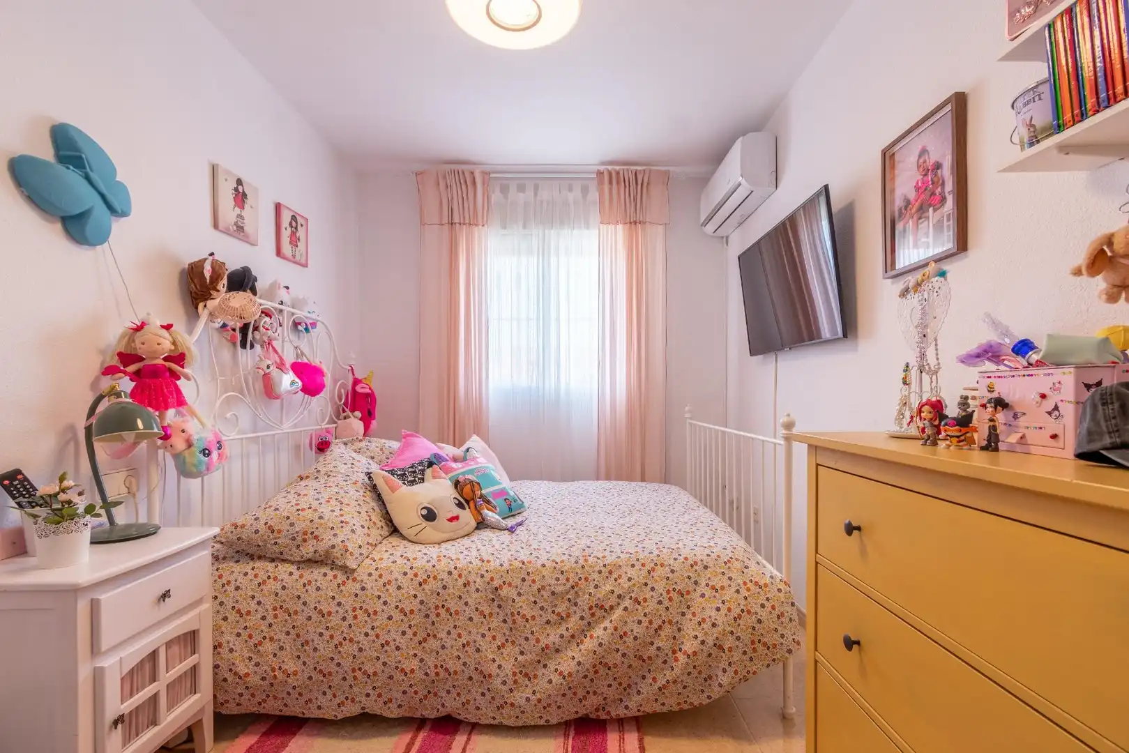 Habitación de Casa adosada en venta en Almería con Aire acondicionado, Calefacción y Terraza