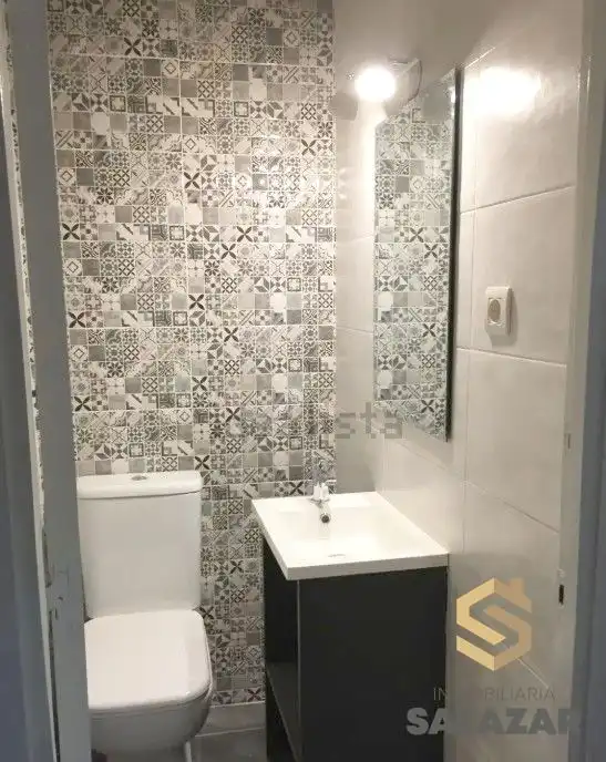Bathroom of Flat for rent in Bilbao   with Heating and Balcony