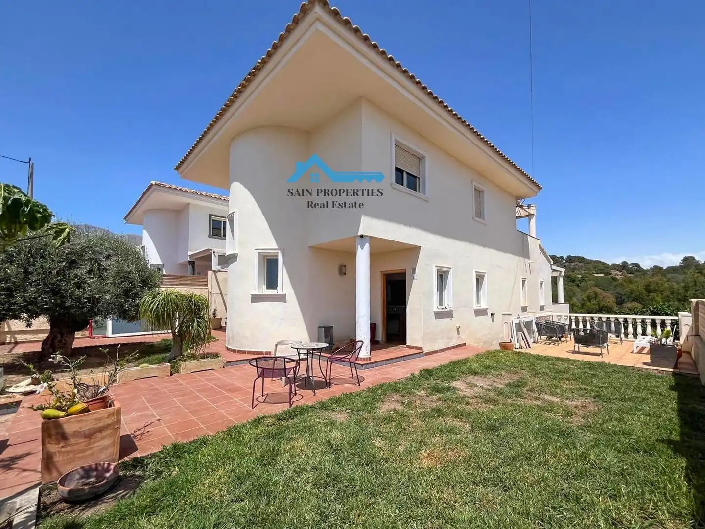 Exterior view of Detached homes for sale in L'Alfàs del Pi  with Air Conditioner, Private garden and Storage room