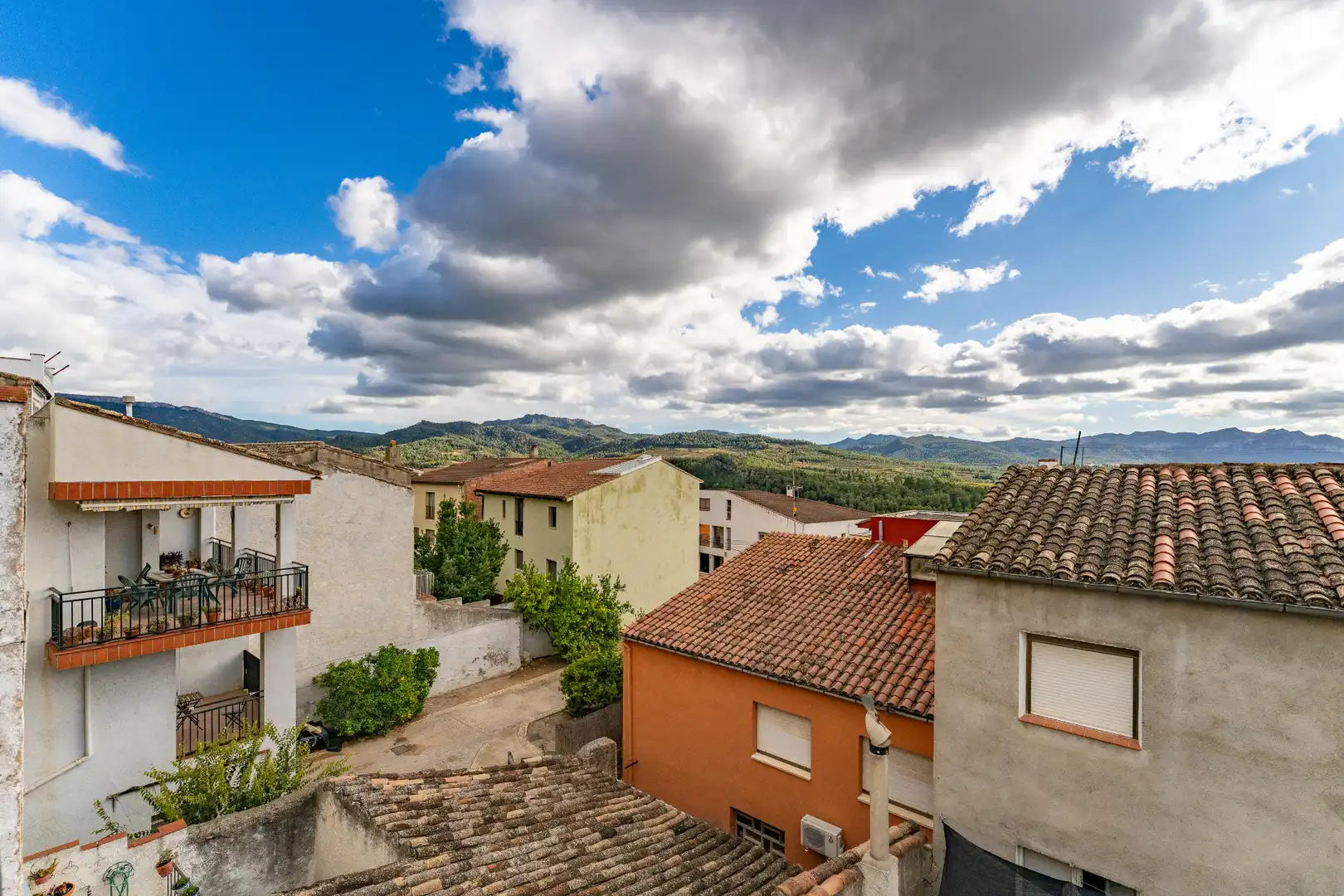 Vista exterior de Casa o xalet en venda en Els Guiamets amb Aire condicionat, Jardí privat i Terrassa