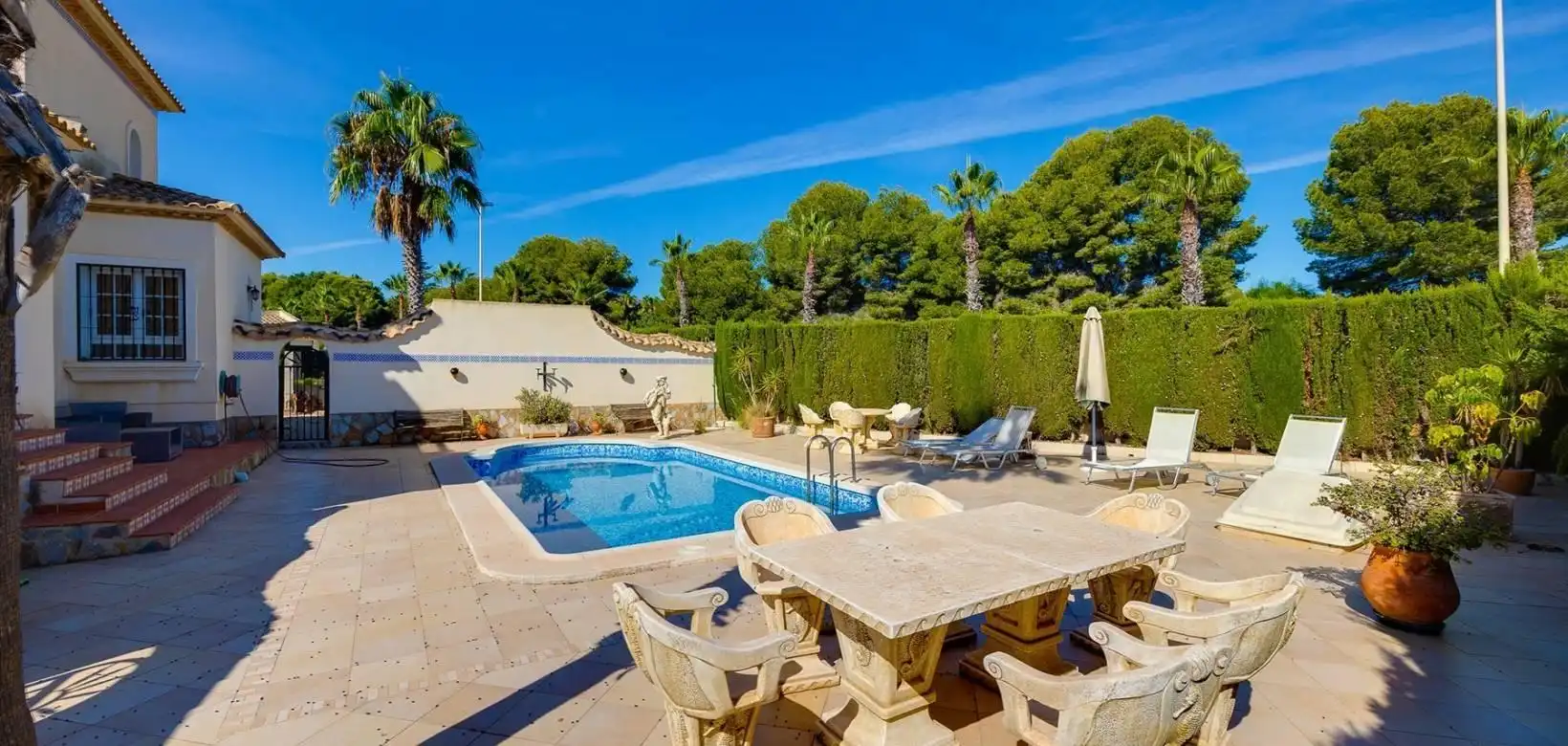 Piscina de Casa o xalet en venda en Orihuela amb Aire condicionat, Calefacció i Jardí privat