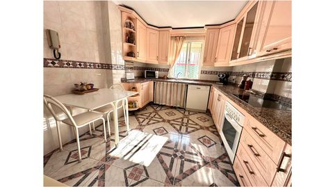 Foto 5 de Casa adosada en venta en Gelves, Sevilla