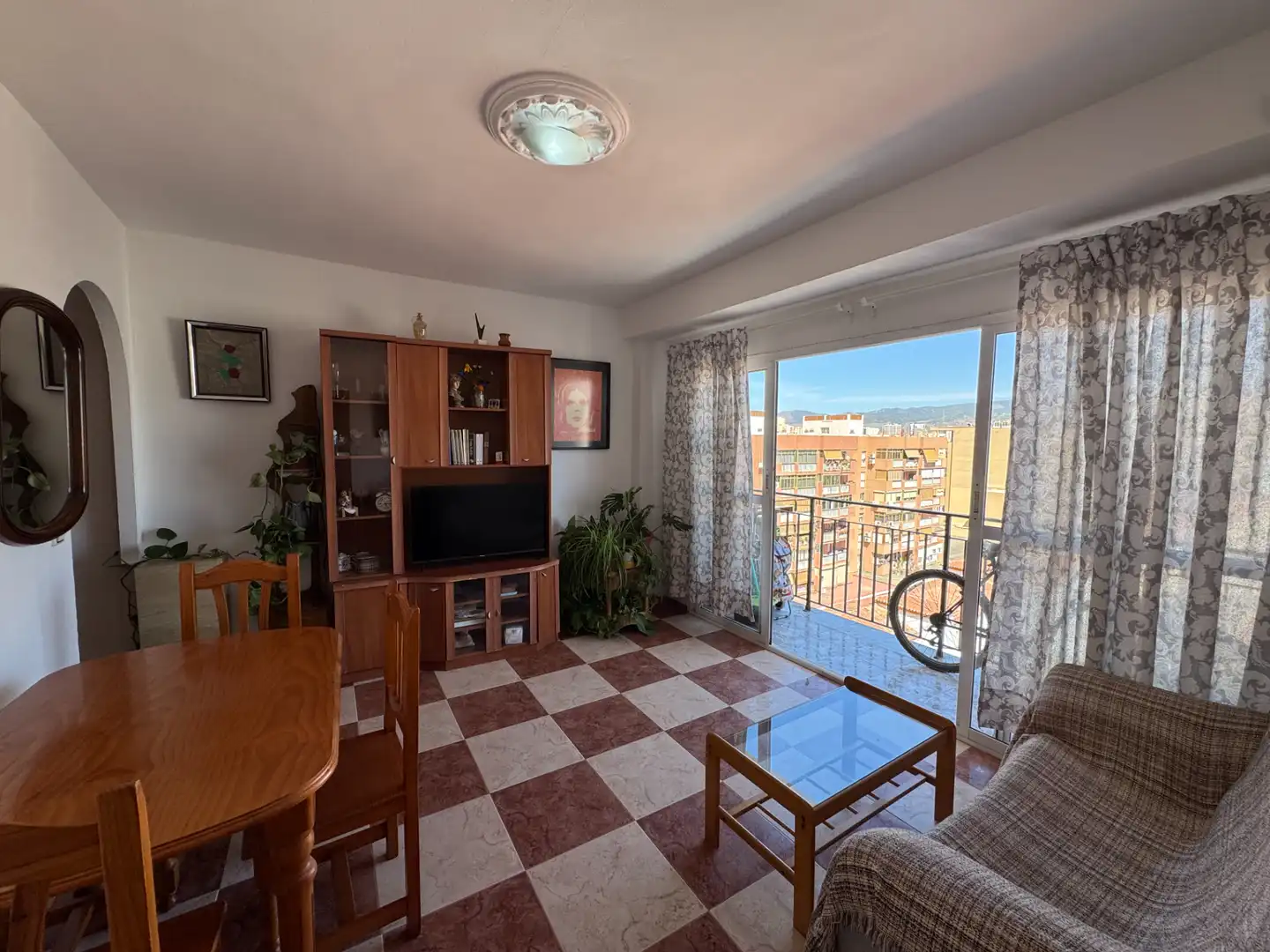 Habitación en Calle Maestro Chapí, Parque Ayala - Jardín de la Abadía - Huelín