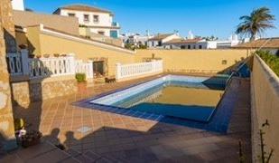 Piscina de Casa o xalet en venda en Algeciras amb Jardí privat i Piscina