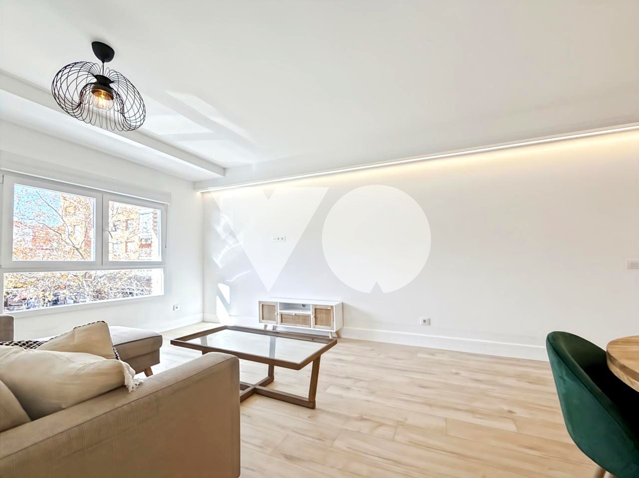 Sala d'estar de Pis en venda en  Madrid Capital amb Aire condicionat, Calefacció i Terrassa