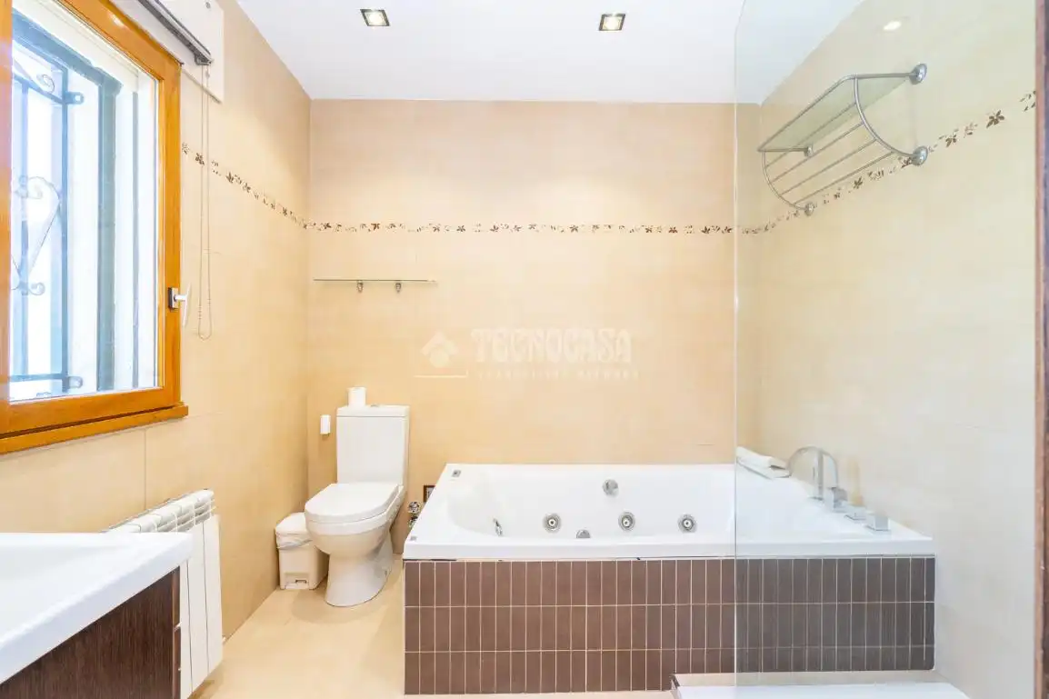 Bathroom of Detached homes for sale in Manzanares El Real  with Heating, Private garden and Terrace
