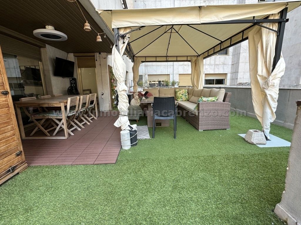 Flat for sale in Gran Vía Juan Carlos I, Gran Via, Centro