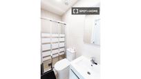 Bathroom of Flat to rent in  Madrid Capital  with Air Conditioner, Heating and Furnished
