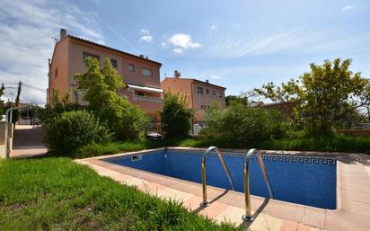 Piscina de Casa adosada en venda en La Pobla de Montornès   amb Aire condicionat, Jardí privat i Terrassa