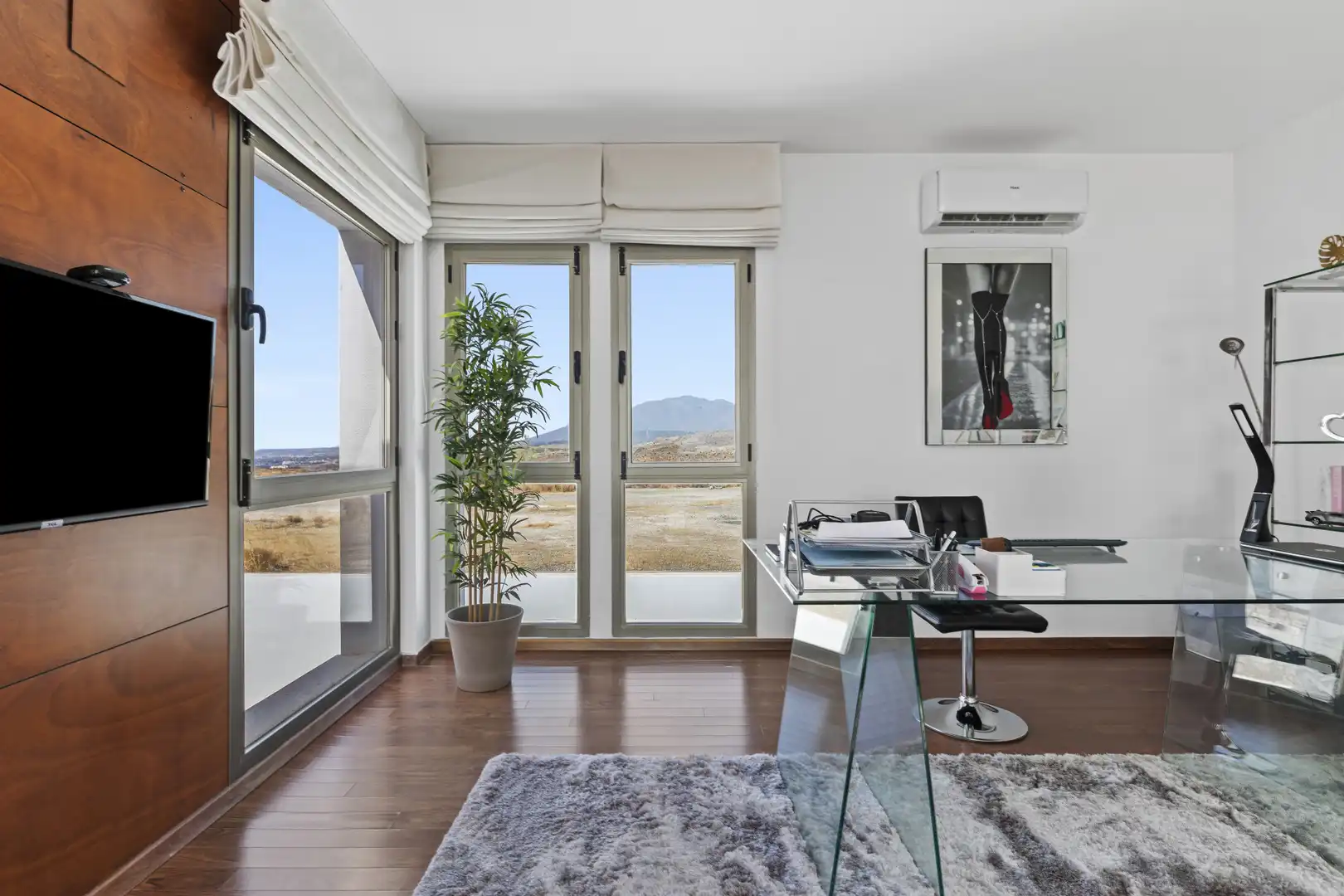 Sala de estar de Casa adosada de alquiler en Benahavís con Aire acondicionado, Jardín privado y Terraza