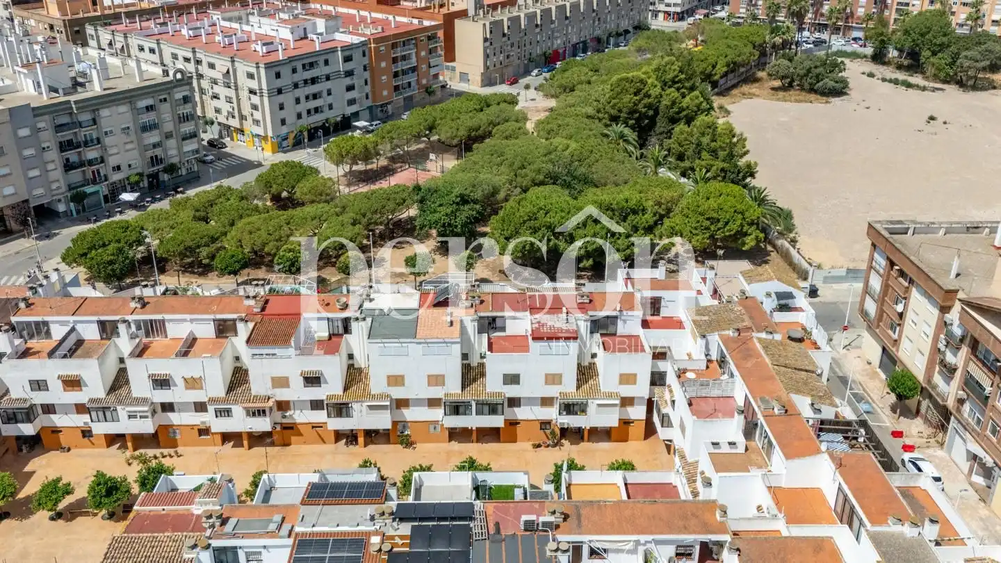Vista exterior de Casa o chalet en venta en Valencia con Jardín privado y Terraza