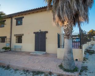 Vista exterior de Casa o xalet de lloguer en Salinas amb Piscina