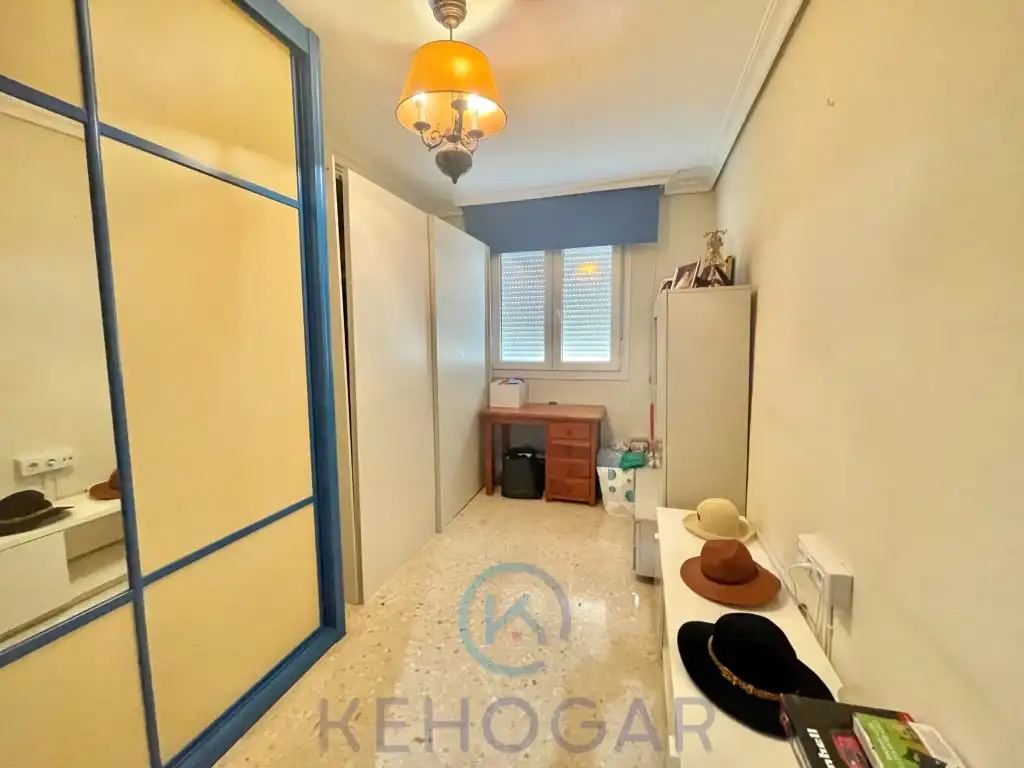 Bedroom of Flat for sale in Dos Hermanas