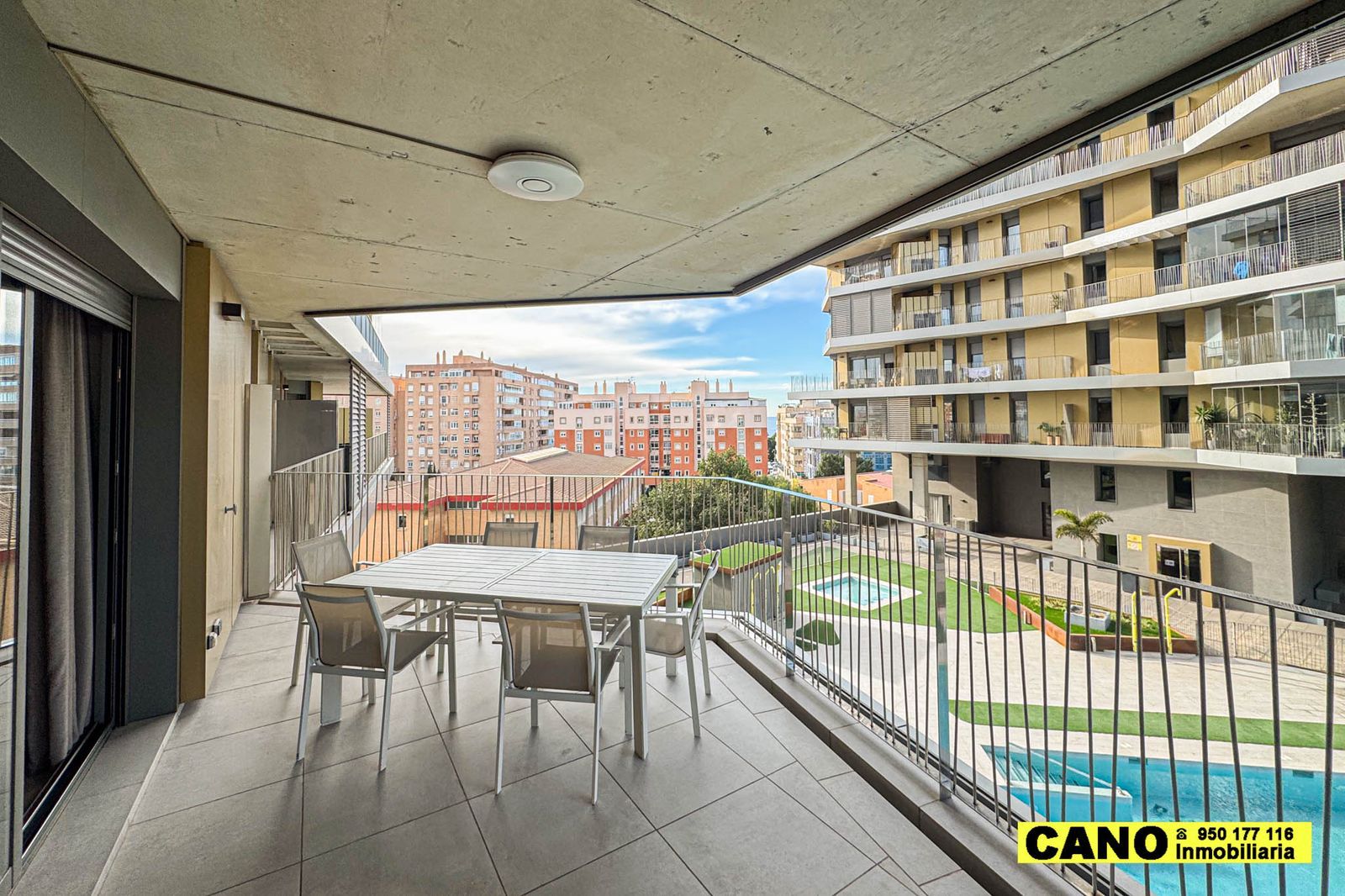 Terrassa de Pis en venda en  Almería Capital amb Terrassa, Traster i Piscina