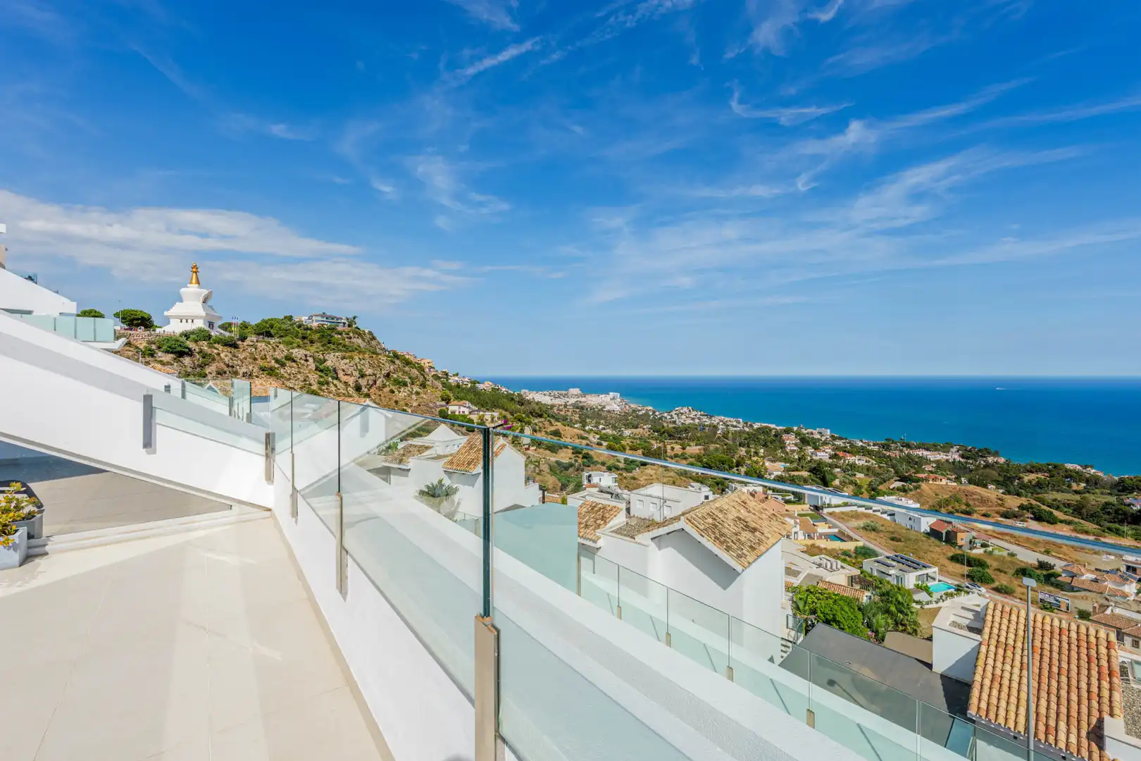 Vista exterior de Àtic en venda en Benalmádena amb Aire condicionat, Terrassa i Piscina
