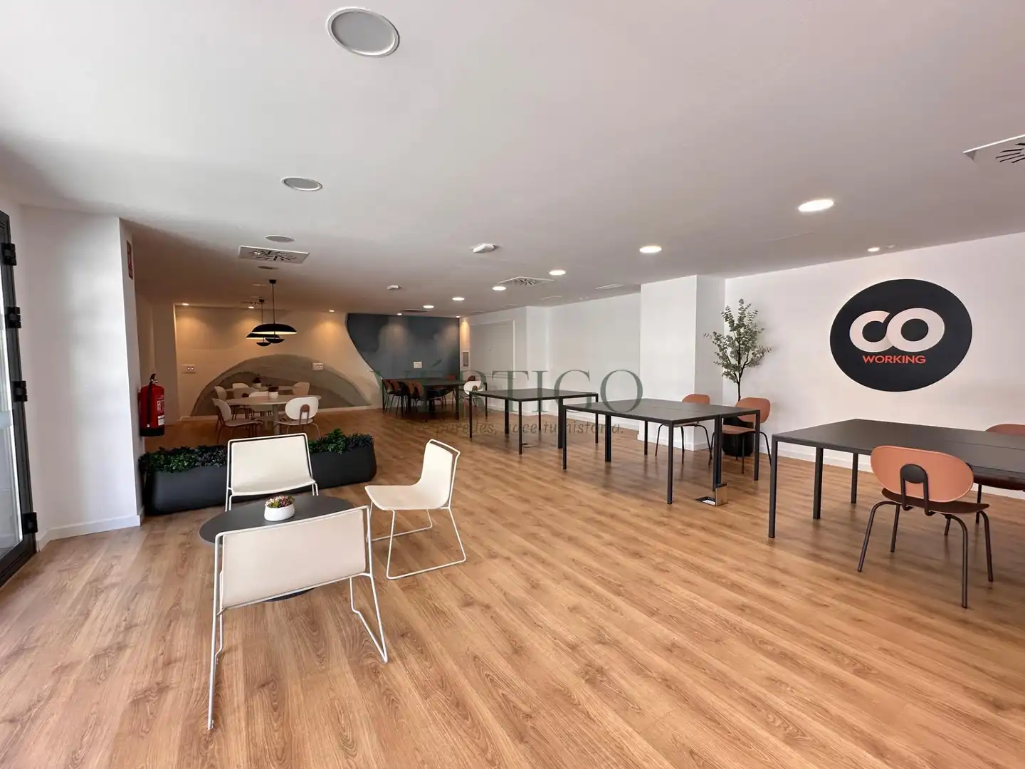 Wohnung zum Verkauf in Dos Hermanas mit Klimaanlage, Heizung und Terrasse