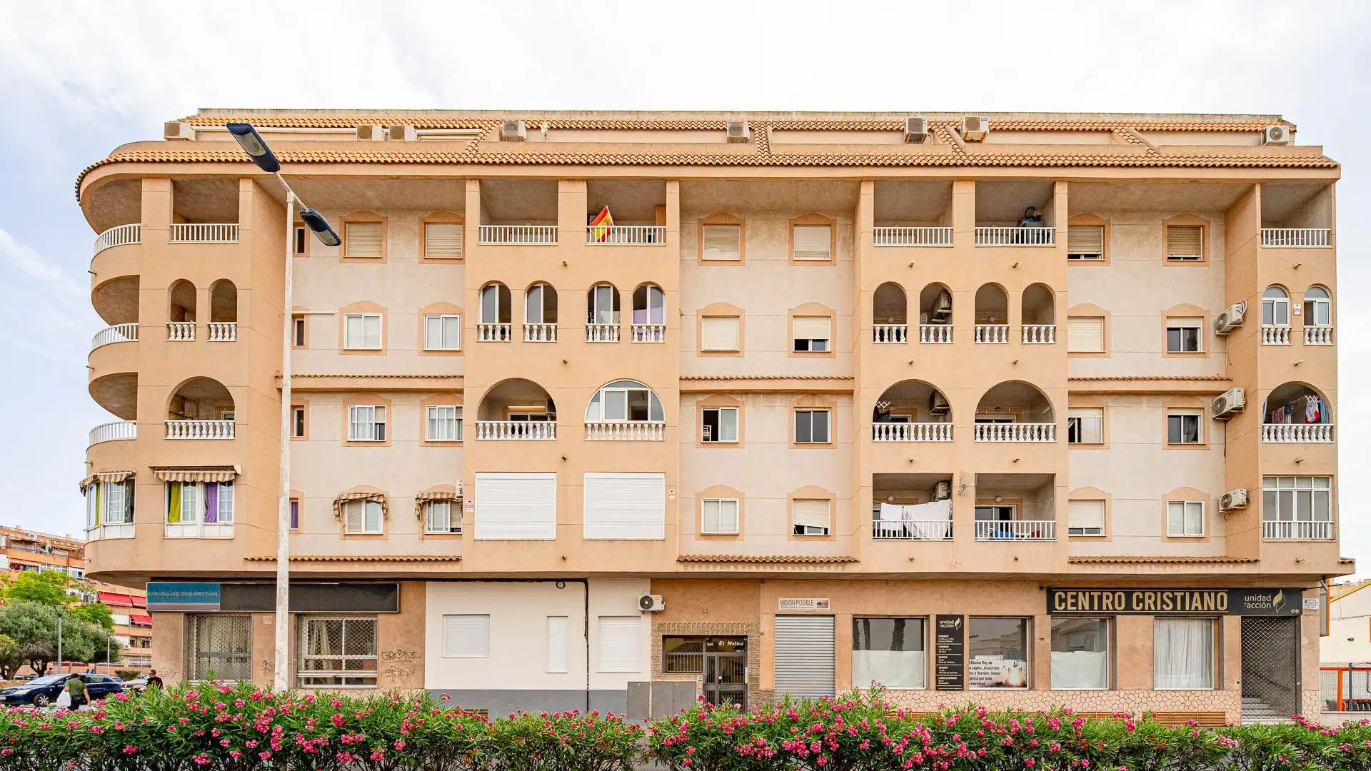 Vista exterior de Àtic en venda en Torrevieja amb Terrassa, Moblat i Piscina comunitària