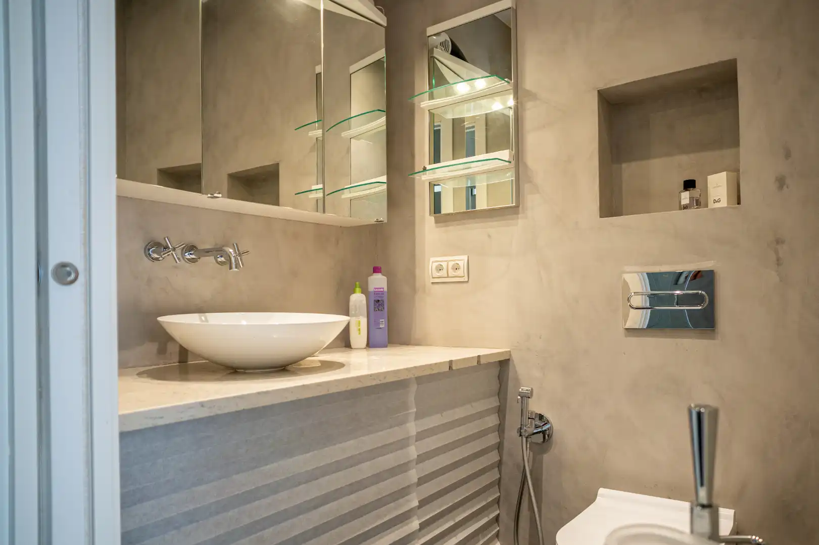 Badezimmer von Einfamilien-Reihenhaus zum Verkauf in Sitges mit Klimaanlage, Heizung und Parkett
