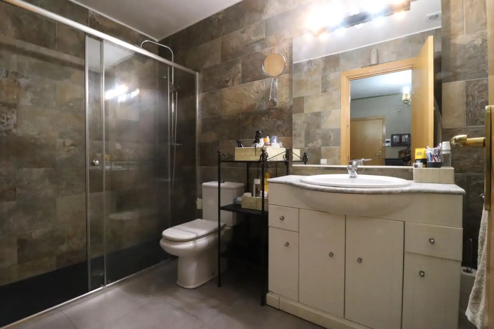 Baño de Piso en venta en Sabadell con Calefacción, Parquet y Terraza