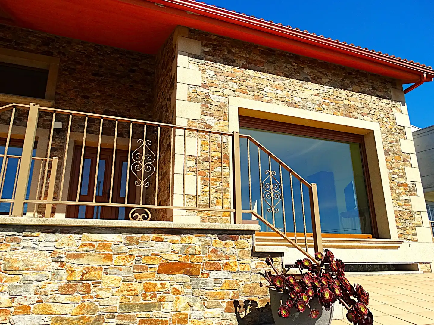Vista exterior de Casa o xalet en venda en Miño amb Calefacció, Parquet i Terrassa