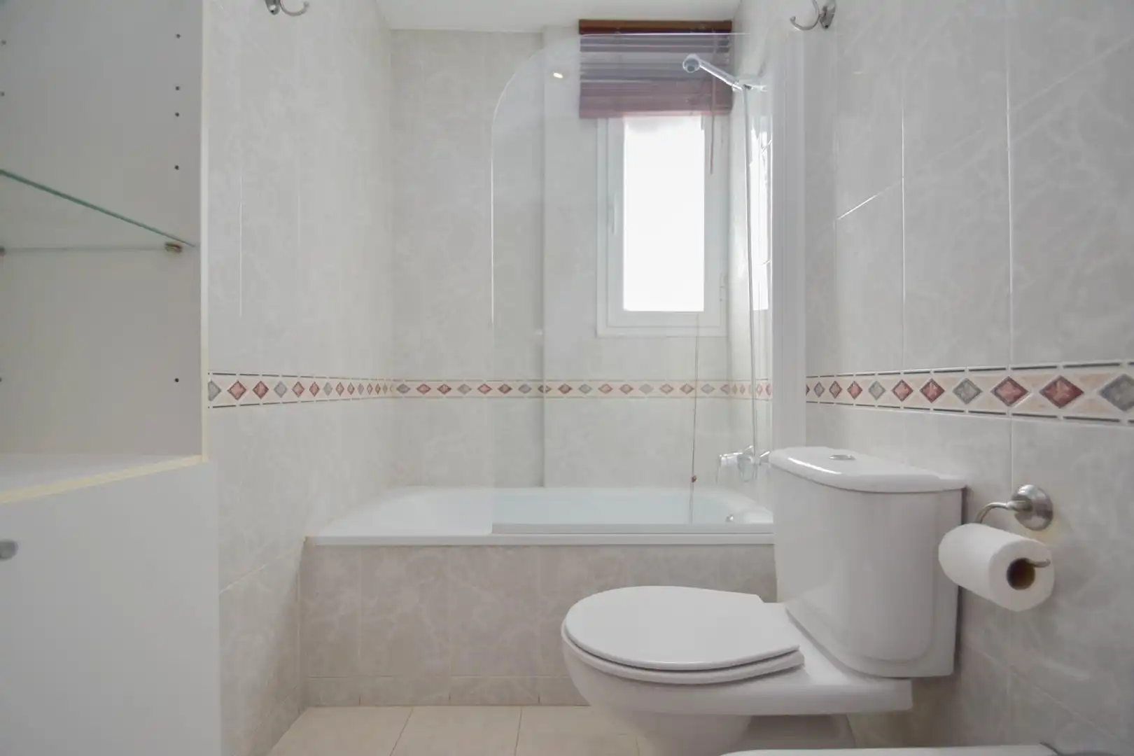 Baño de Piso en venta en Granada con Aire acondicionado, Calefacción y Terraza