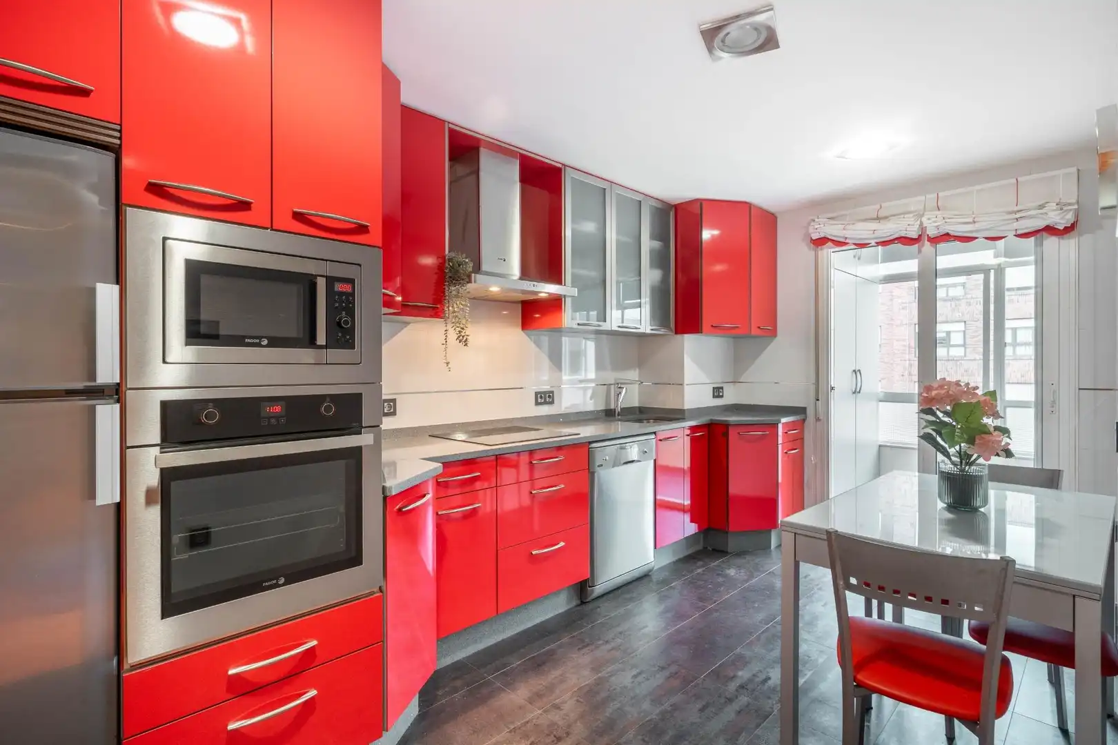 Piso con ascensor en venta en Calle LUIS MDEZ PIDAL 44