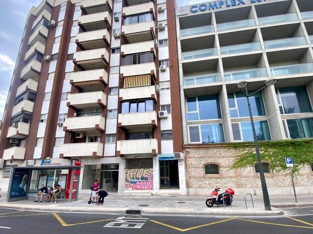 Local comercial en Alquiler en  PECHINA en La Petxina