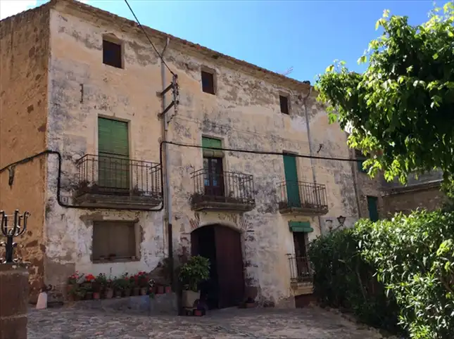 Vista exterior de Pis en venda en L'Argentera