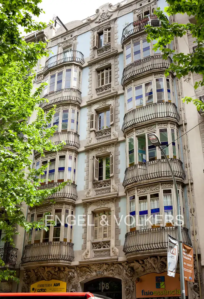 Außenansicht von Wohnung zum Verkauf in Barcelona mit Klimaanlage, Heizung und Möbliert