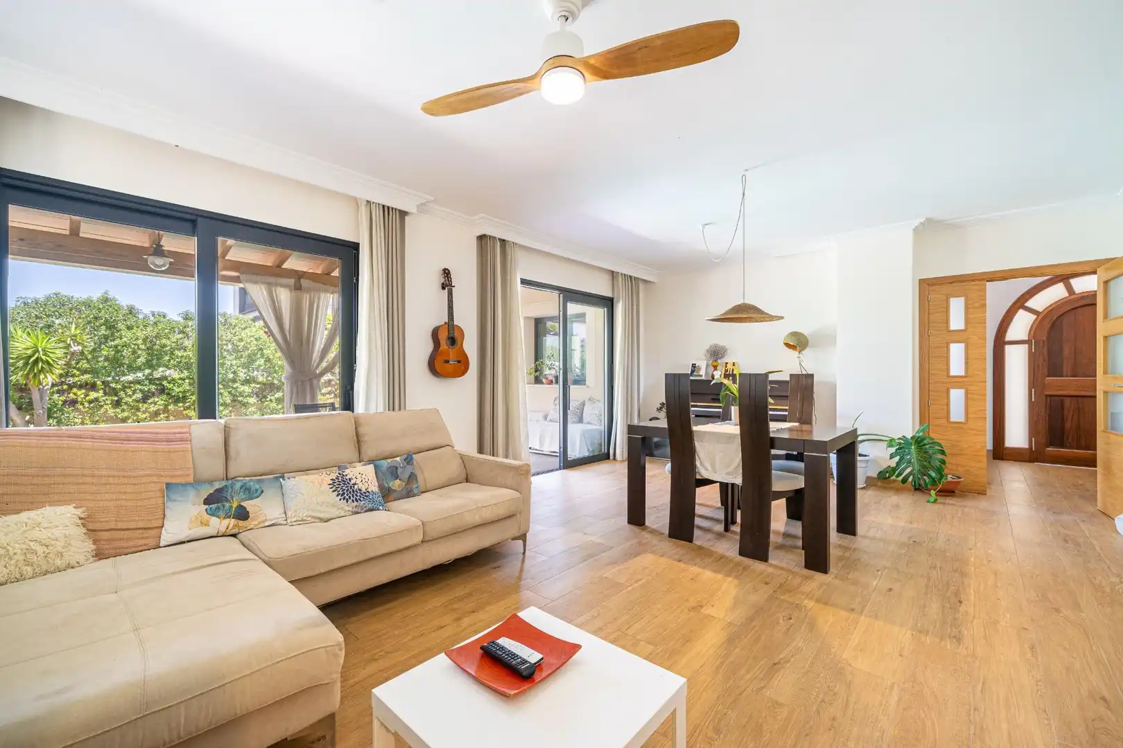 Sala d'estar de Casa o xalet en venda en Marratxí amb Jardí privat, Terrassa i Piscina