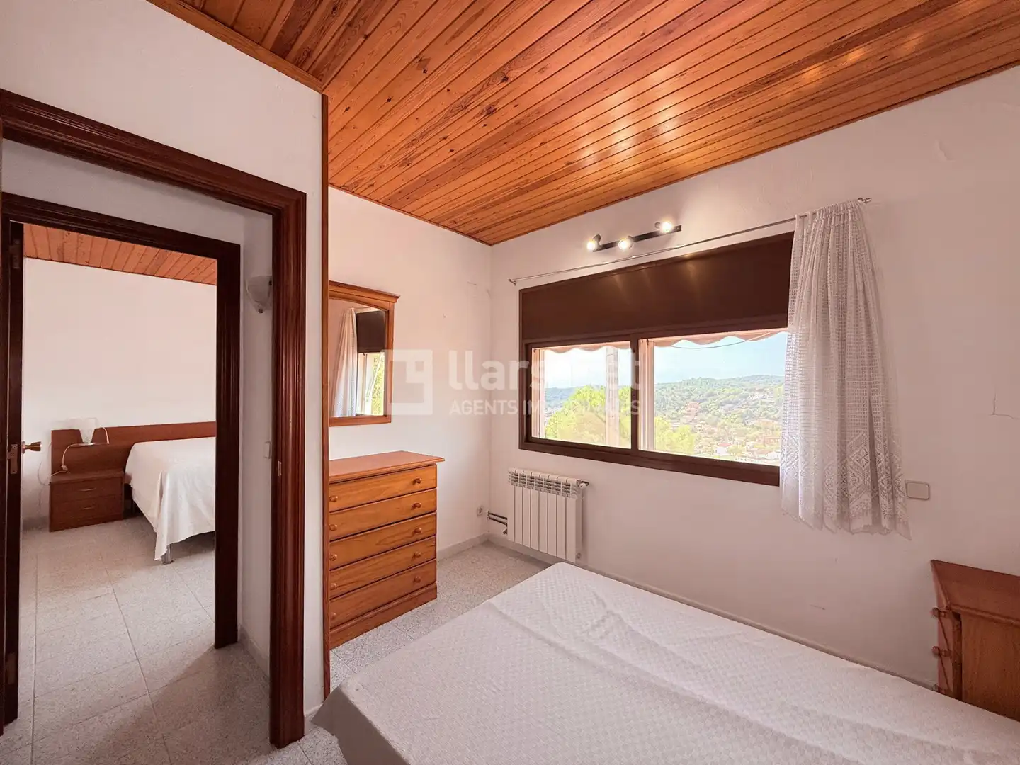 Schlafzimmer von Einfamilien-Reihenhaus zum Verkauf in Cubelles mit Klimaanlage, Heizung und Privatgarten