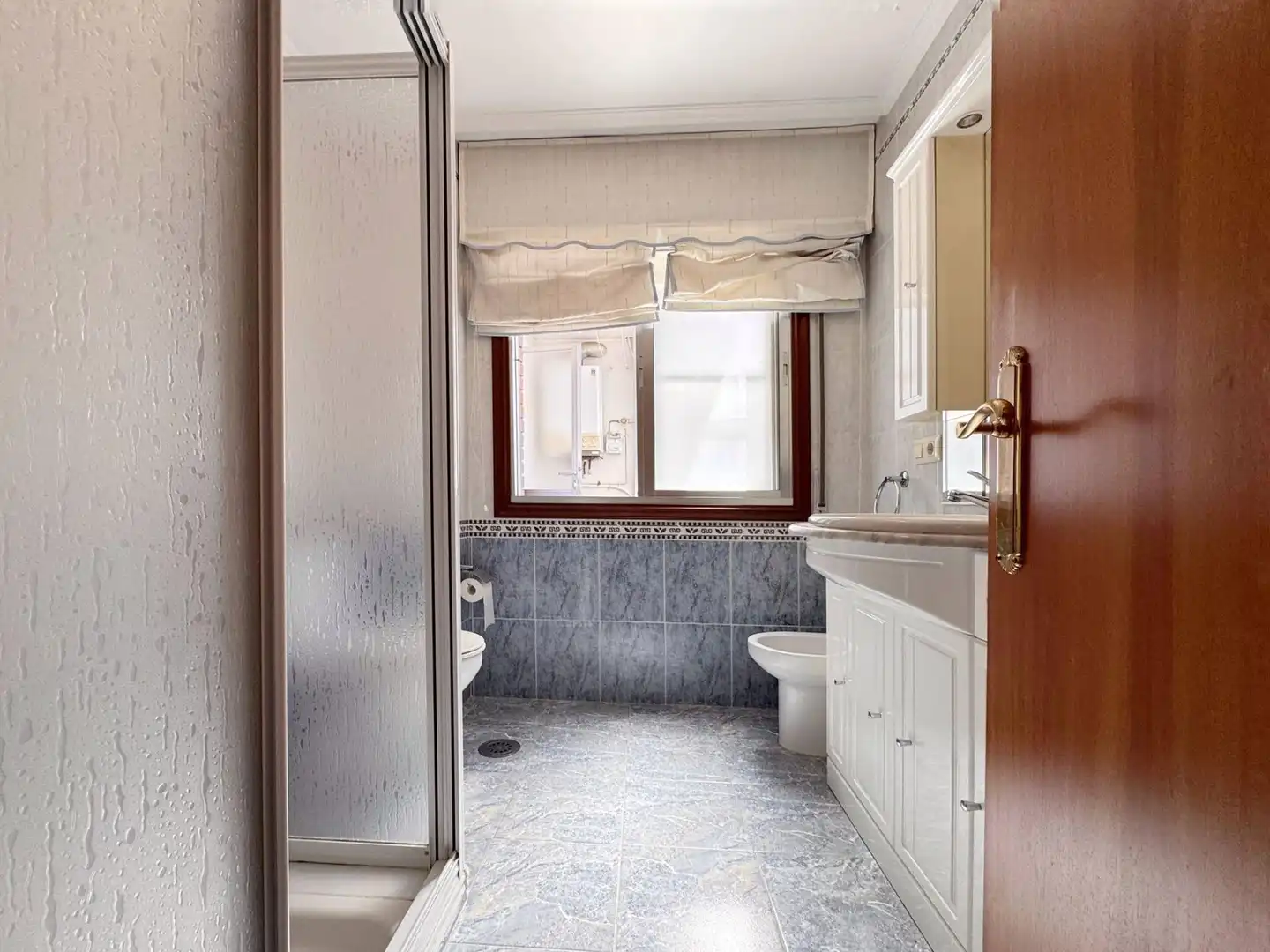 Bathroom of Flat for sale in Pontevedra Capital   with Heating