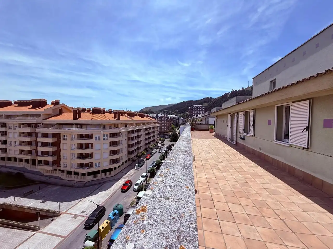 Vista exterior de Ático en venta en Castro-Urdiales con Calefacción, Parquet y Terraza