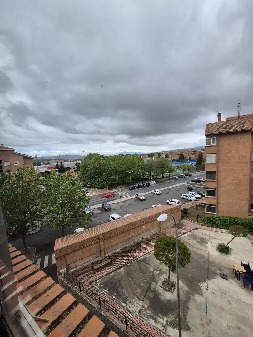 Außenansicht von Wohnung zum Verkauf in Ávila mit Heizung, Terrasse und Abstellraum